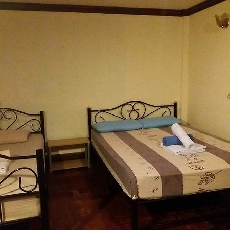 Mad Cow Hostel Bangkok Exterior photo