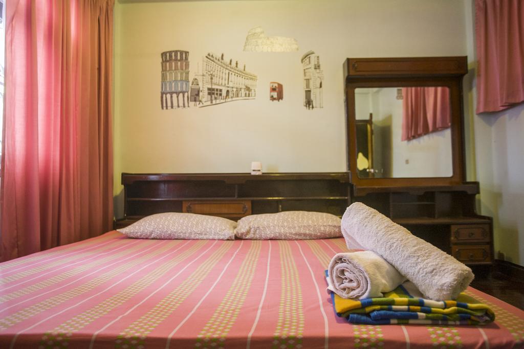 Mad Cow Hostel Bangkok Room photo