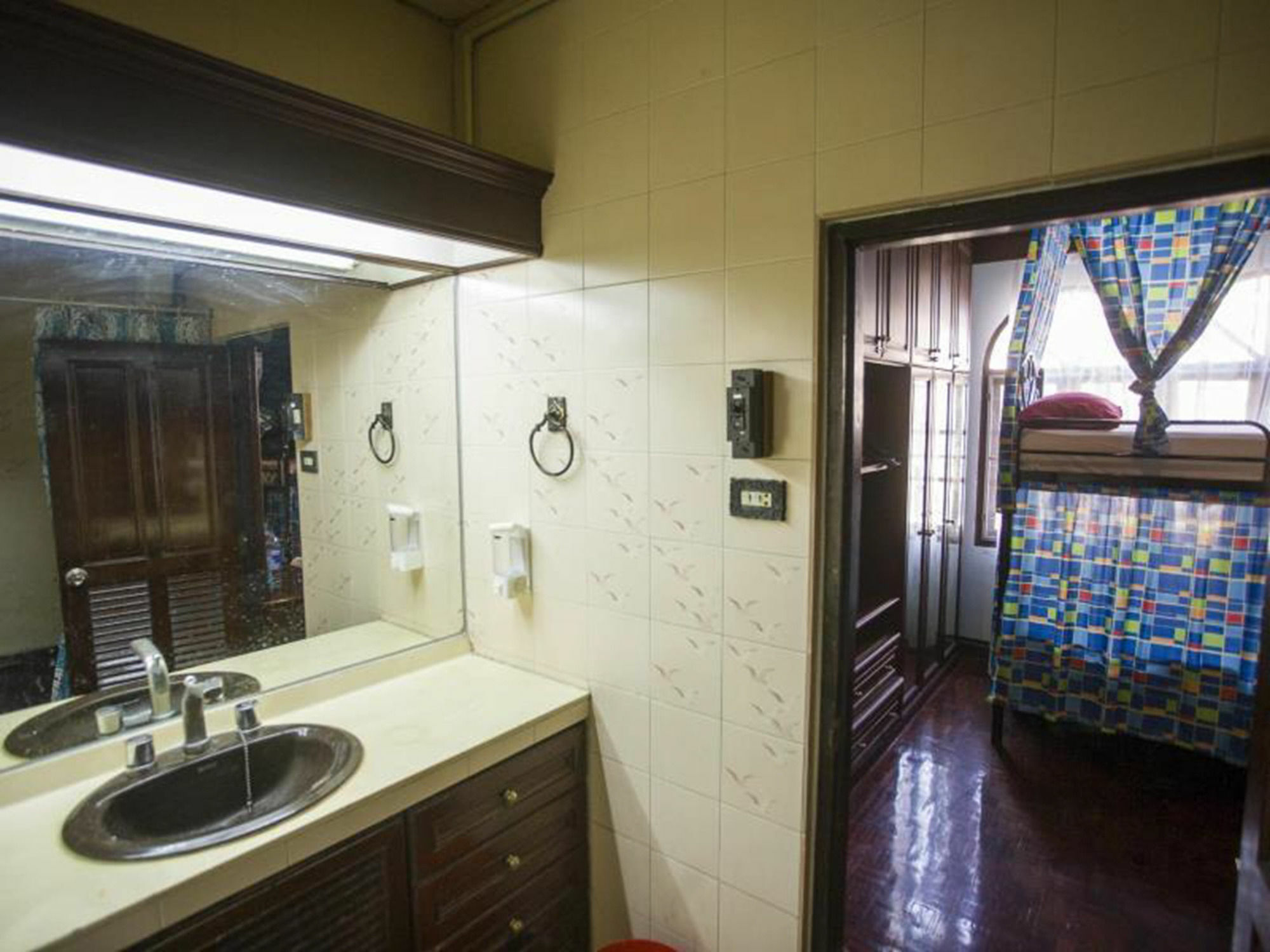 Mad Cow Hostel Bangkok Exterior photo