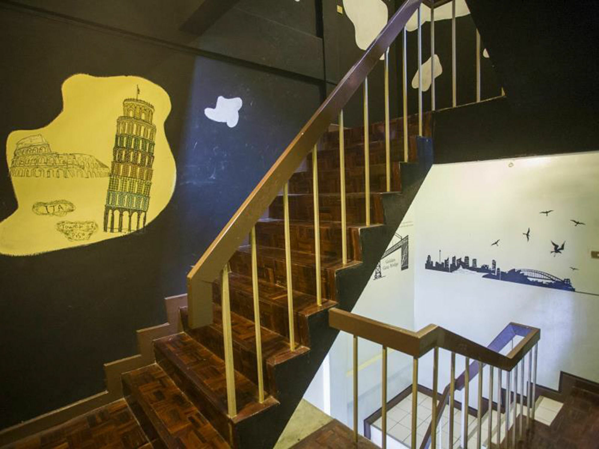 Mad Cow Hostel Bangkok Exterior photo